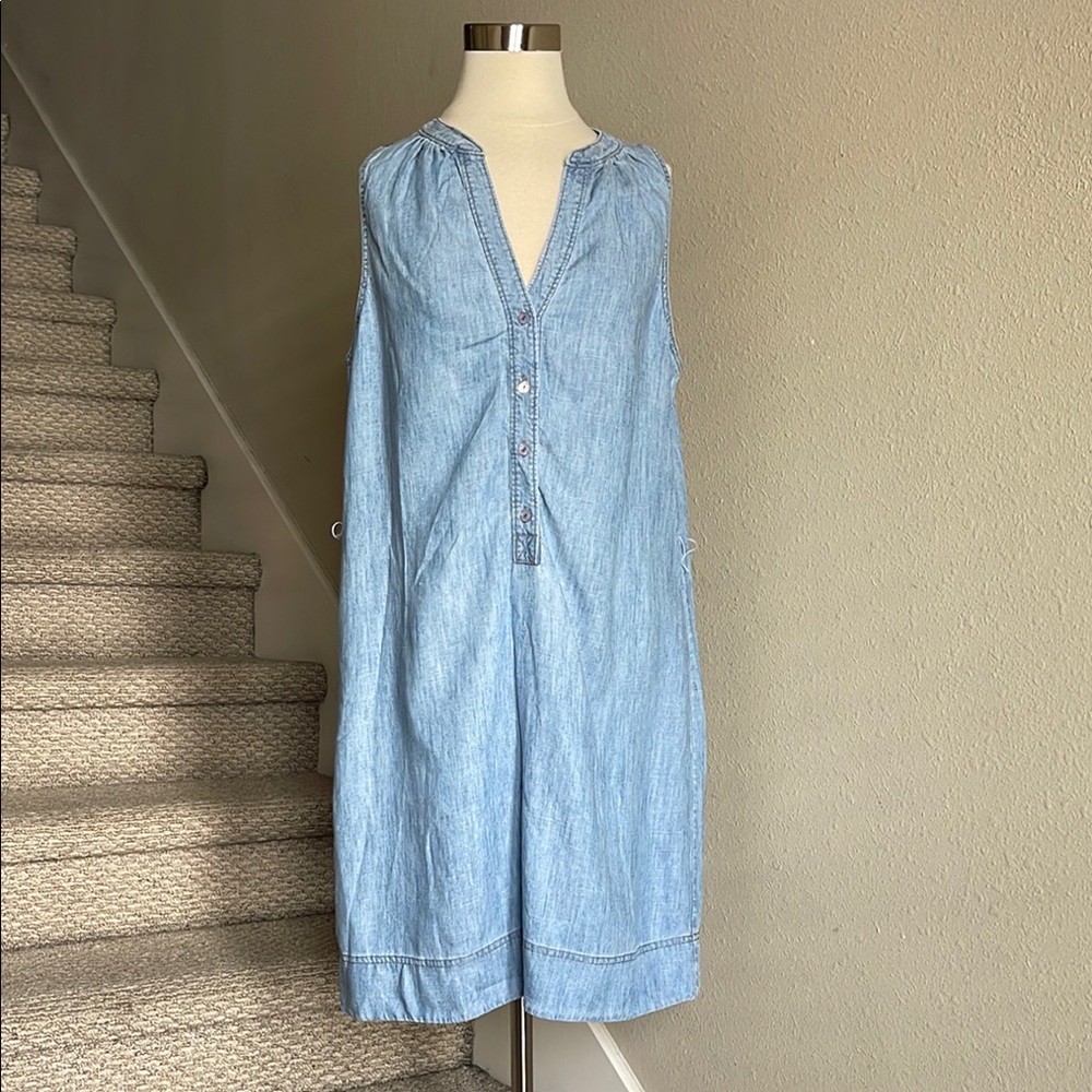 Trina Turk Sz L Sleeveless Light Blue Linen/Lyocell Chambray V-Neck Shift Dress